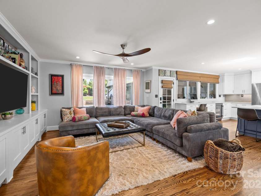4147 Chelmsford Road, Charlotte, NC 28211.  MLS# CAR4252587, YatesRealty ID 17503. 