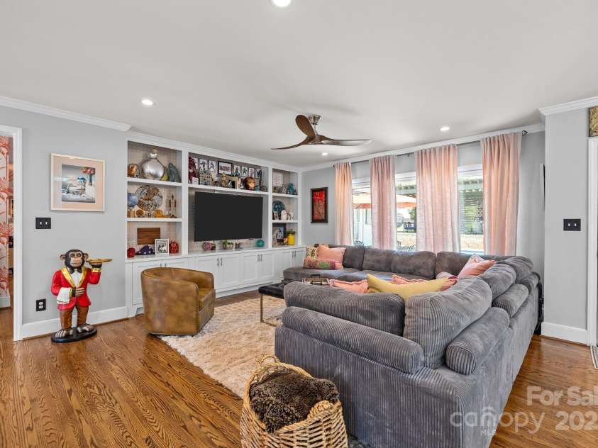 4147 Chelmsford Road, Charlotte, NC 28211.  MLS# CAR4252587, YatesRealty ID 17503. 