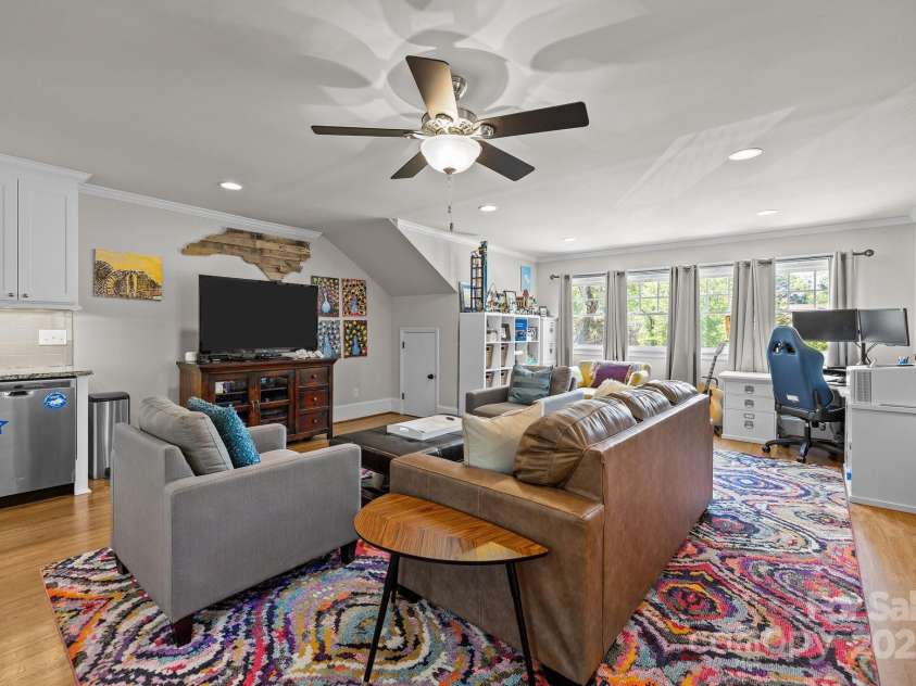 4147 Chelmsford Road, Charlotte, NC 28211.  MLS# CAR4252587, YatesRealty ID 17503. 
