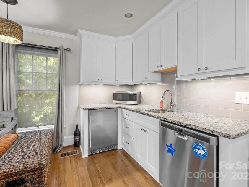 4147 Chelmsford Road, Charlotte, NC 28211.  MLS# CAR4252587, YatesRealty ID 17503. 
