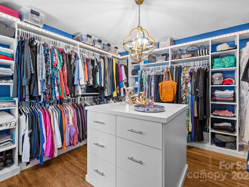 4147 Chelmsford Road, Charlotte, NC 28211.  MLS# CAR4252587, YatesRealty ID 17503. 