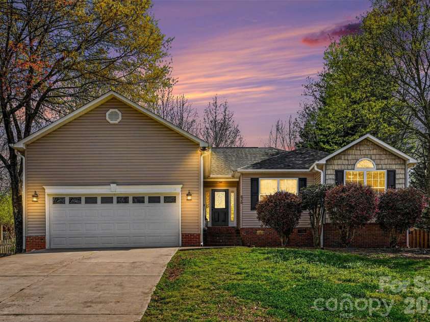 826 Savannah Place Drive, Fort Mill, SC 29715.  MLS# CAR4359674, YatesRealty ID 17503. 