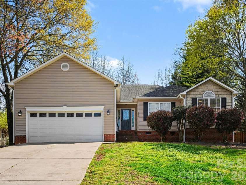 826 Savannah Place Drive, Fort Mill, SC 29715.  MLS# CAR4359674, YatesRealty ID 17503. 