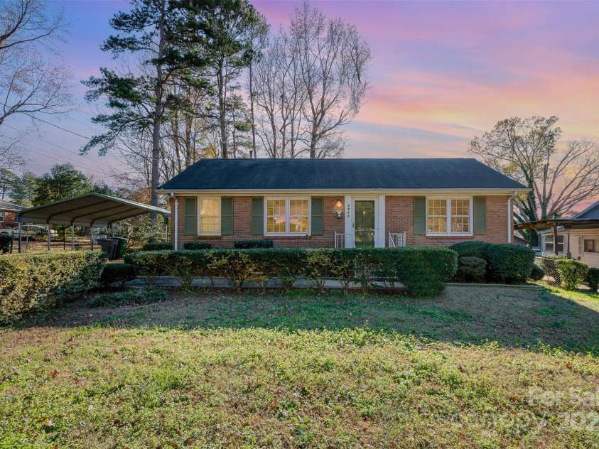 2809 Markland Drive, Charlotte, NC 28208.  MLS# CAR4266215, YatesRealty ID 17504. 