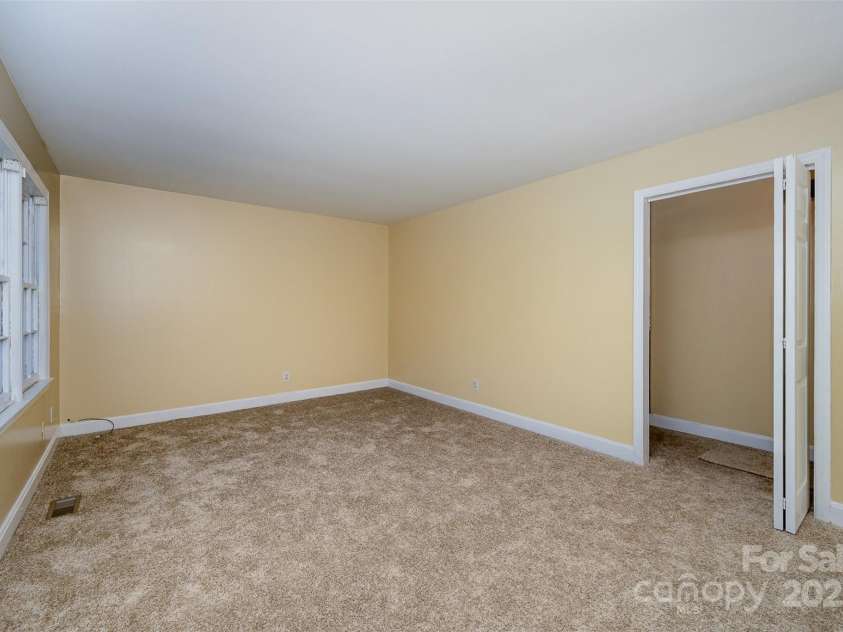 2809 Markland Drive, Charlotte, NC 28208.  MLS# CAR4266215, YatesRealty ID 17504. 