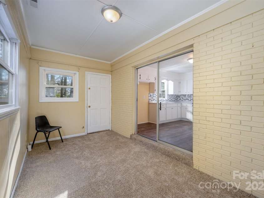 2809 Markland Drive, Charlotte, NC 28208.  MLS# CAR4266215, YatesRealty ID 17504. 