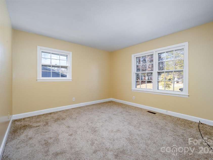 2809 Markland Drive, Charlotte, NC 28208.  MLS# CAR4266215, YatesRealty ID 17504. 