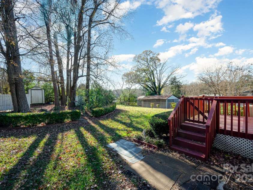 2809 Markland Drive, Charlotte, NC 28208.  MLS# CAR4266215, YatesRealty ID 17504. 