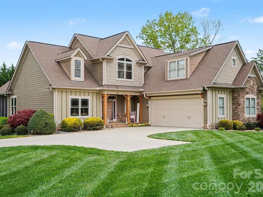505 Williamsfield Drive, Shelby, NC 28150.  MLS# CAR4351239, YatesRealty ID 17504. Beautiful Craftsman details