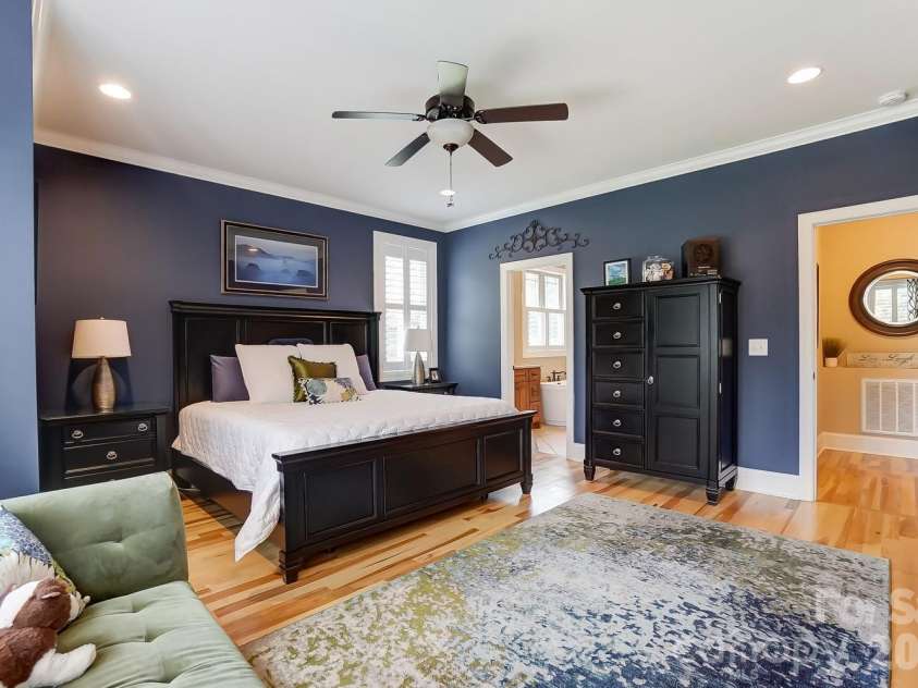 505 Williamsfield Drive, Shelby, NC 28150.  MLS# CAR4351239, YatesRealty ID 17504. Crown molding continues throughout the home.