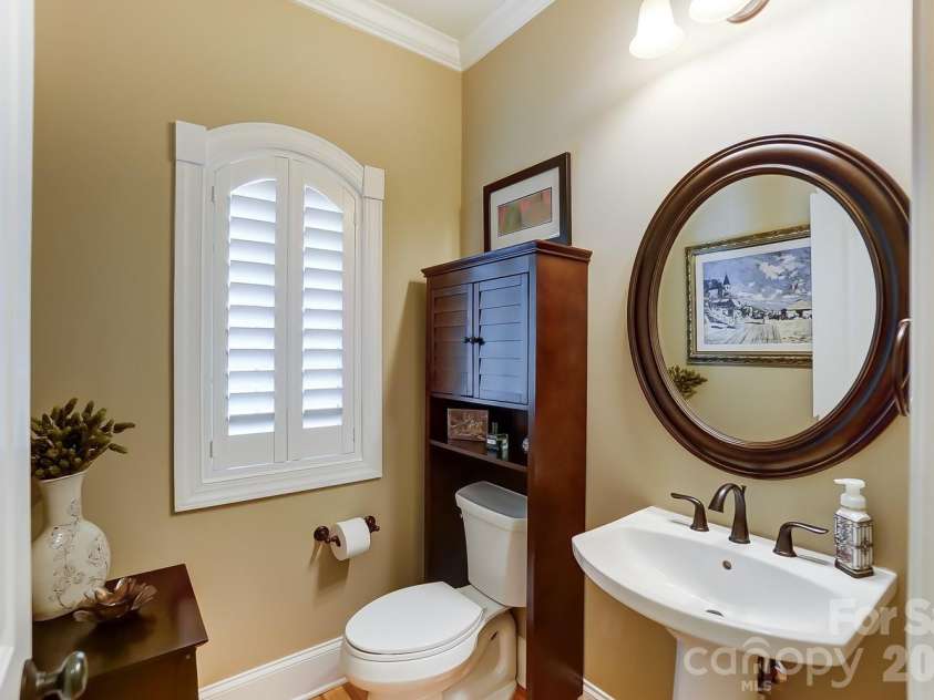 505 Williamsfield Drive, Shelby, NC 28150.  MLS# CAR4351239, YatesRealty ID 17504. Half bath on the main level