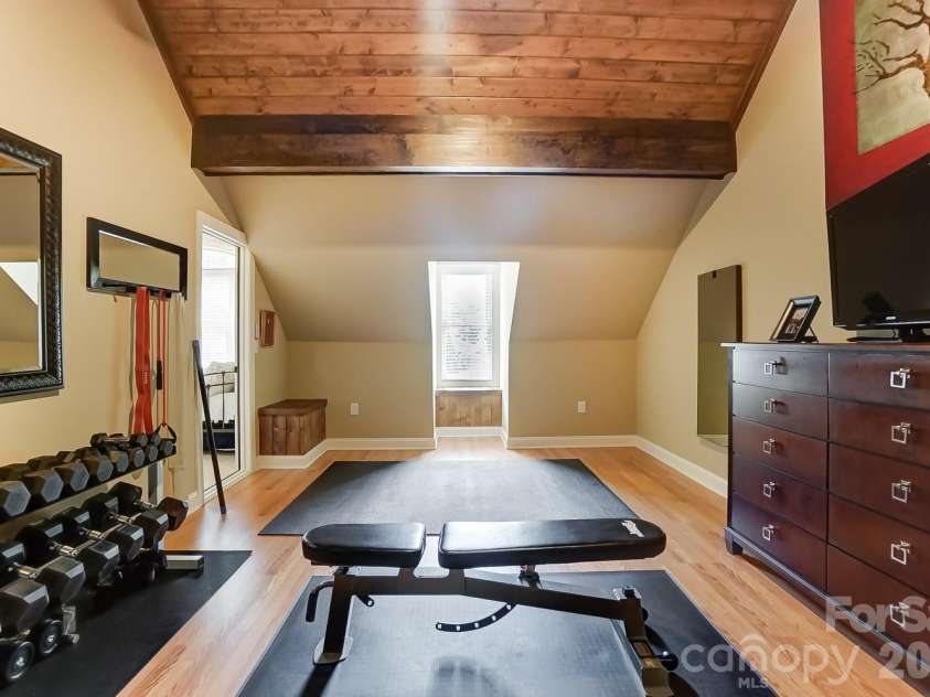 505 Williamsfield Drive, Shelby, NC 28150.  MLS# CAR4351239, YatesRealty ID 17504. This would make a great suite!
