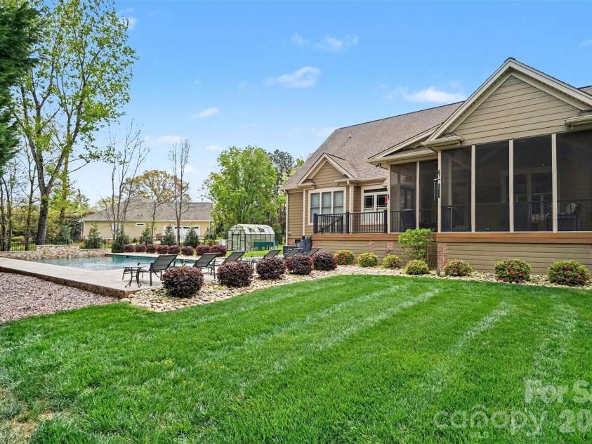 505 Williamsfield Drive, Shelby, NC 28150.  MLS# CAR4351239, YatesRealty ID 17504. White stone mulch and flowering plants + trees abound in the back yard.