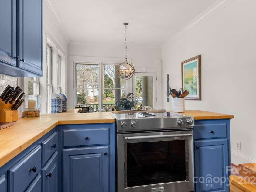 1335 Marion Street, Shelby, NC 28150.  MLS# CAR4220085, YatesRealty ID 17505. Almost new stainless steel appliances...