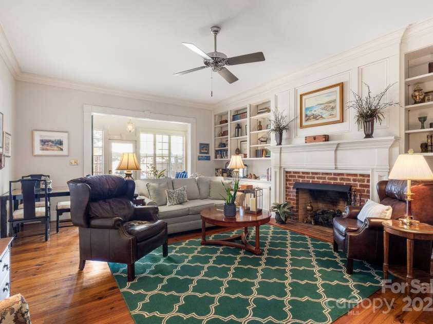 1335 Marion Street, Shelby, NC 28150.  MLS# CAR4220085, YatesRealty ID 17505. Large family room...