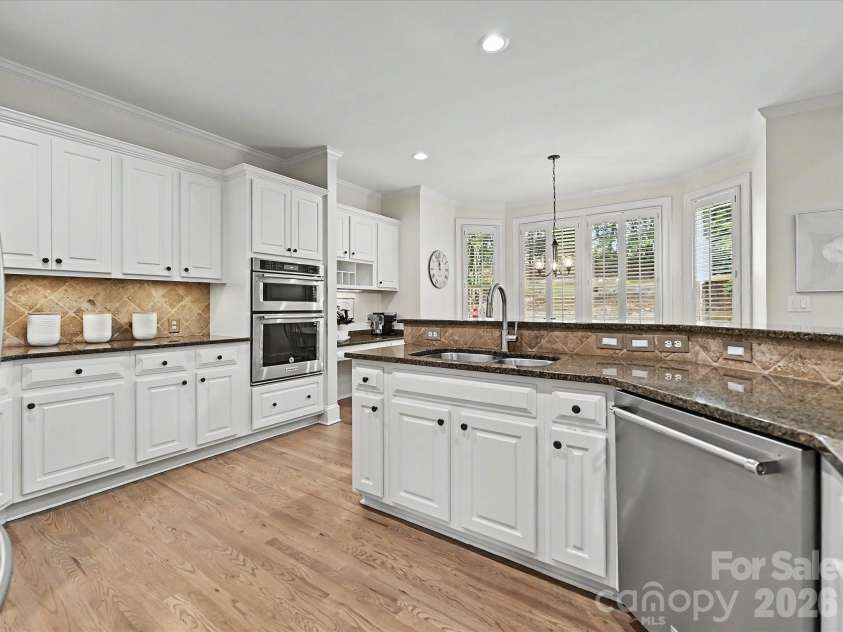 6232 Woodleigh Oaks Drive, Charlotte, NC 28226.  MLS# CAR4372321, YatesRealty ID 17507. 