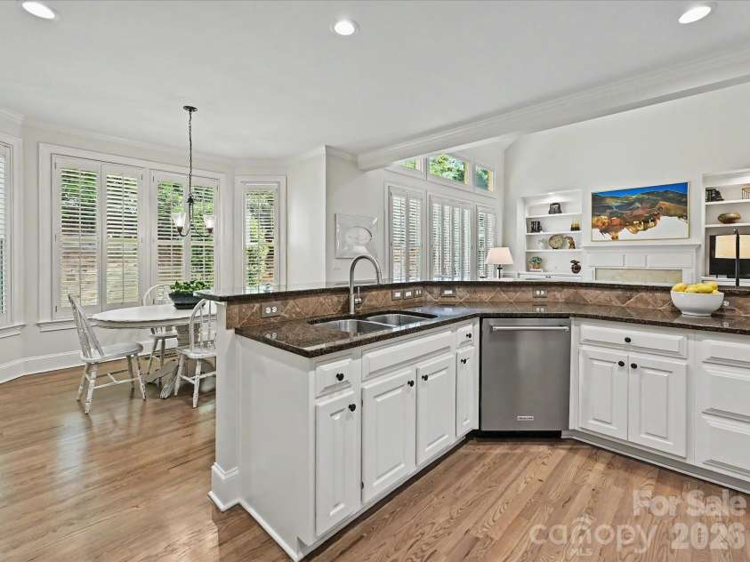 6232 Woodleigh Oaks Drive, Charlotte, NC 28226.  MLS# CAR4372321, YatesRealty ID 17507. 
