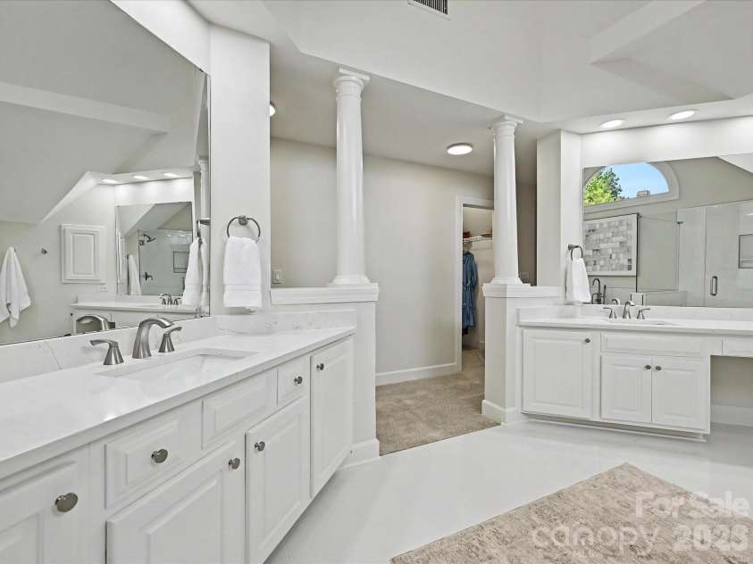 6232 Woodleigh Oaks Drive, Charlotte, NC 28226.  MLS# CAR4372321, YatesRealty ID 17507. 