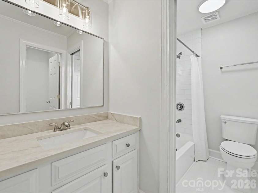 6232 Woodleigh Oaks Drive, Charlotte, NC 28226.  MLS# CAR4372321, YatesRealty ID 17507. 