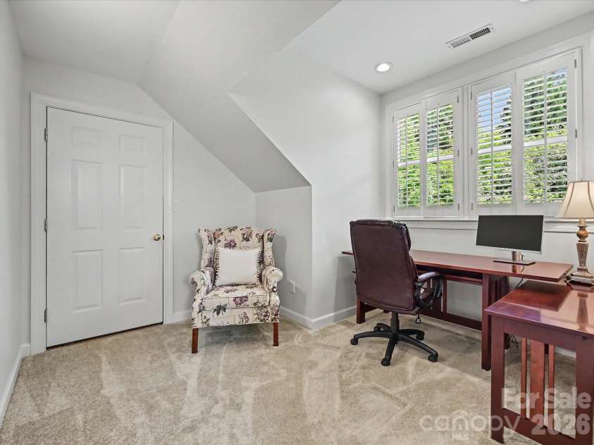 6232 Woodleigh Oaks Drive, Charlotte, NC 28226.  MLS# CAR4372321, YatesRealty ID 17507. 
