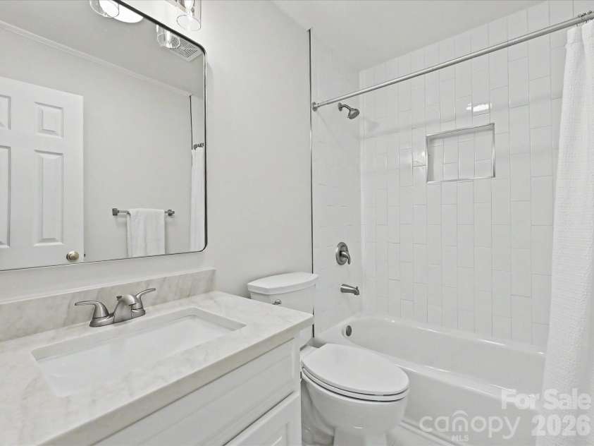 6232 Woodleigh Oaks Drive, Charlotte, NC 28226.  MLS# CAR4372321, YatesRealty ID 17507. 