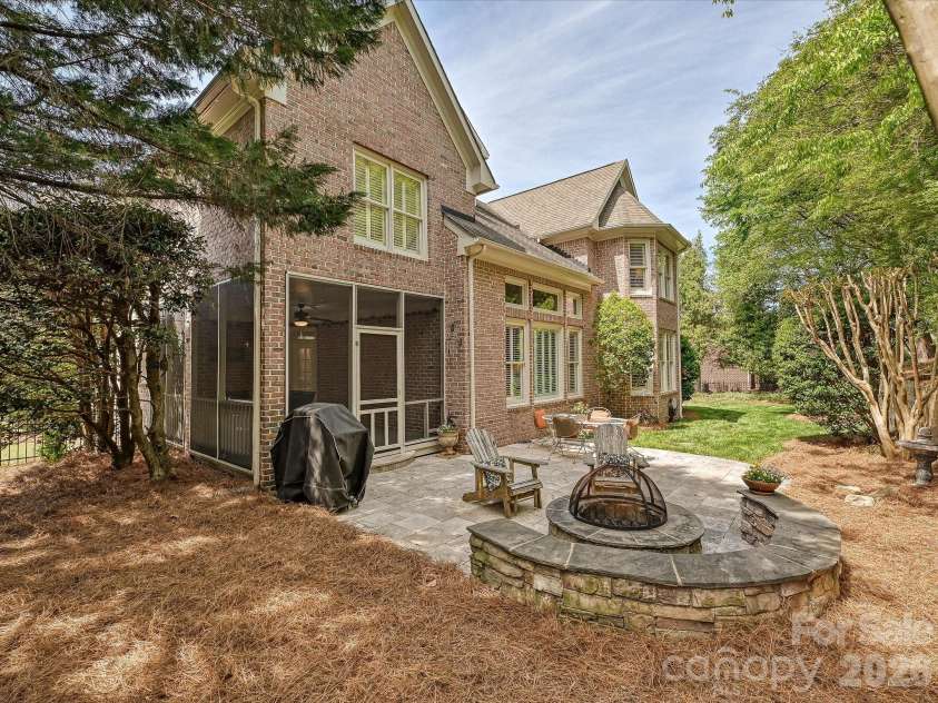 6232 Woodleigh Oaks Drive, Charlotte, NC 28226.  MLS# CAR4372321, YatesRealty ID 17507. 