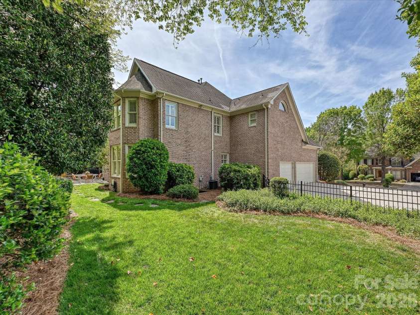 6232 Woodleigh Oaks Drive, Charlotte, NC 28226.  MLS# CAR4372321, YatesRealty ID 17507. 