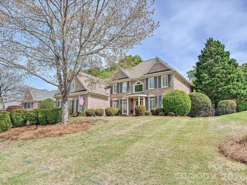 6232 Woodleigh Oaks Drive, Charlotte, NC 28226.  MLS# CAR4372321, YatesRealty ID 17507. 