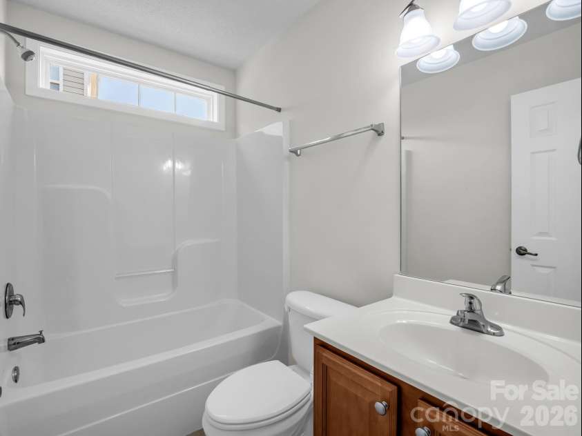 38 Black River Road, Fletcher, NC 28732.  MLS# CAR4372996, YatesRealty ID 17508. Hallway Full Bathroom
