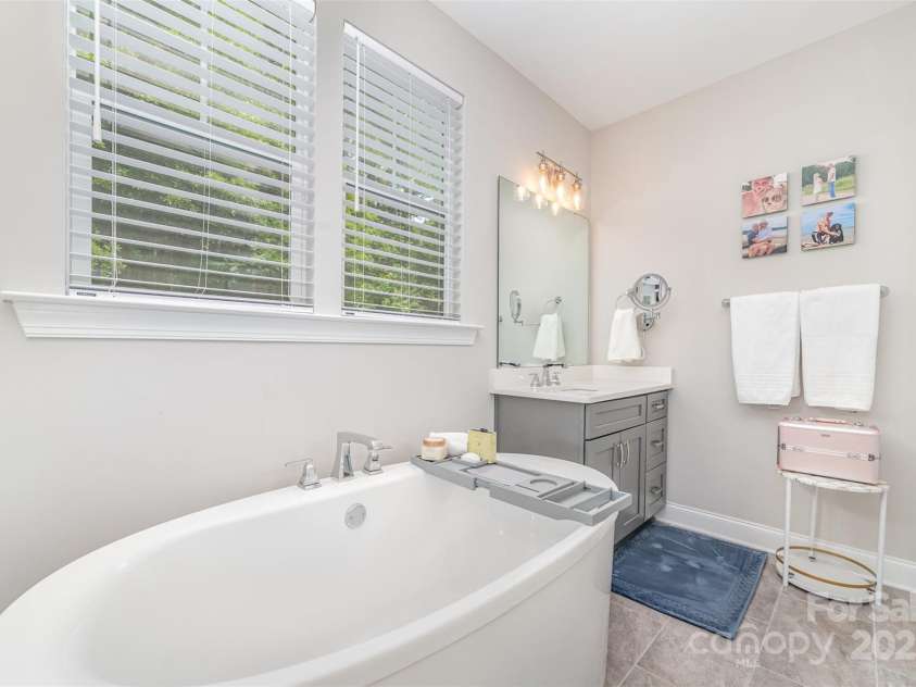 148 Powder Spring Drive, Statesville, NC 28677.  MLS# CAR4266831, YatesRealty ID 17509. 