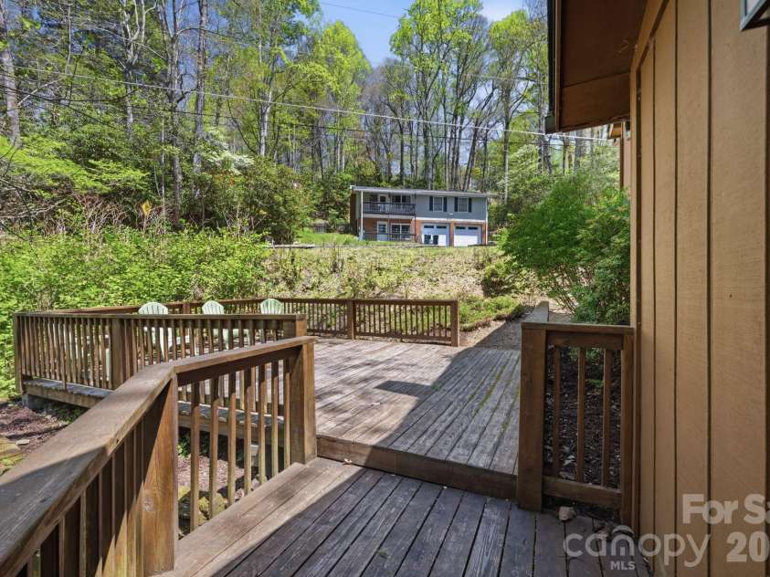 806 Dogwood Drive, Boone, NC 28607.  MLS# CAR4373905, YatesRealty ID 17509. 
