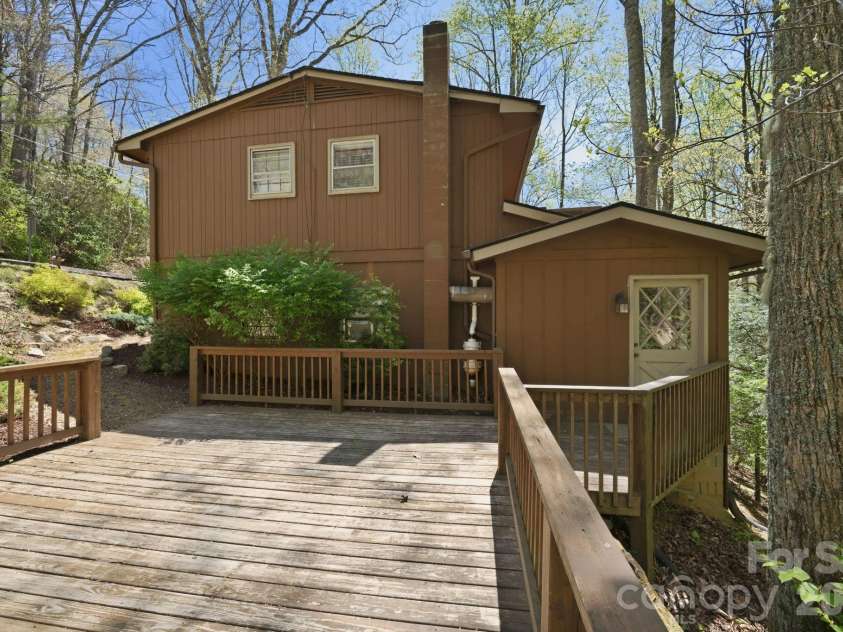 806 Dogwood Drive, Boone, NC 28607.  MLS# CAR4373905, YatesRealty ID 17509. 