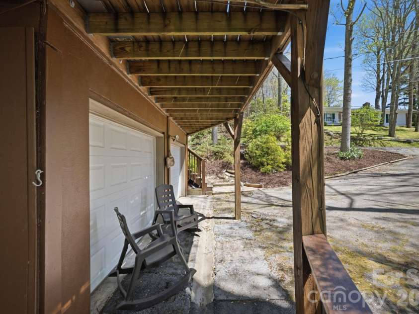806 Dogwood Drive, Boone, NC 28607.  MLS# CAR4373905, YatesRealty ID 17509. 