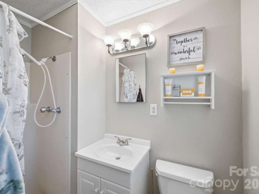 806 Dogwood Drive, Boone, NC 28607.  MLS# CAR4373905, YatesRealty ID 17509. 