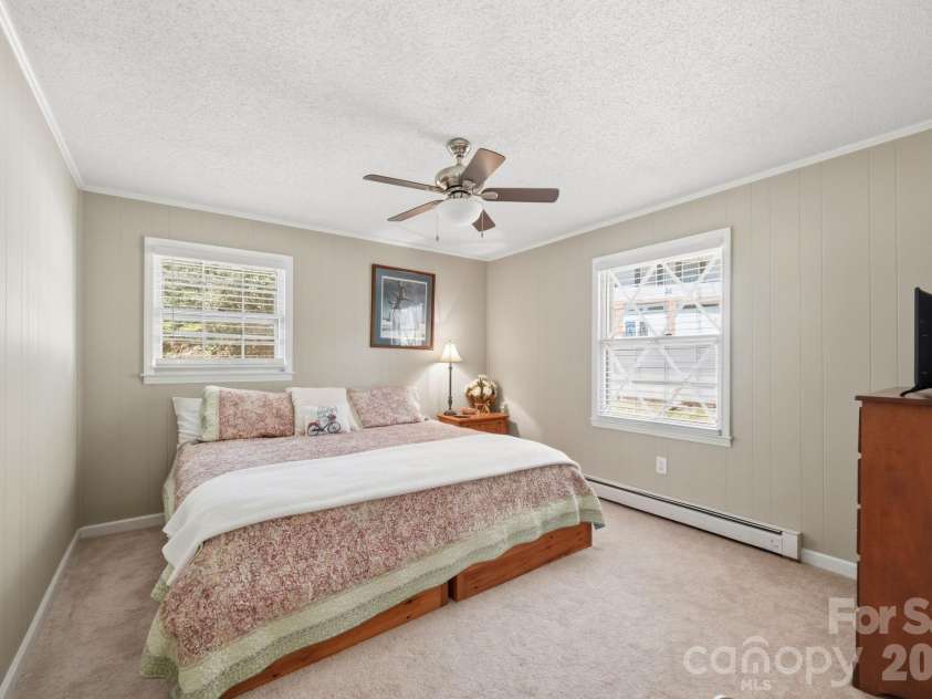 806 Dogwood Drive, Boone, NC 28607.  MLS# CAR4373905, YatesRealty ID 17509. 