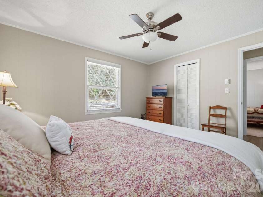 806 Dogwood Drive, Boone, NC 28607.  MLS# CAR4373905, YatesRealty ID 17509. 