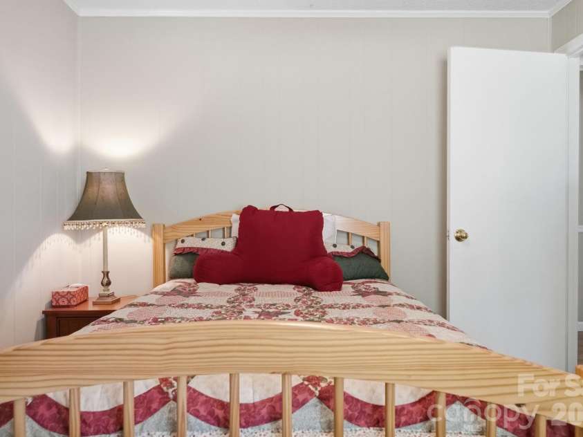 806 Dogwood Drive, Boone, NC 28607.  MLS# CAR4373905, YatesRealty ID 17509. 