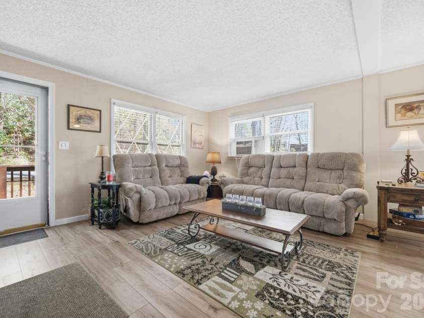 806 Dogwood Drive, Boone, NC 28607.  MLS# CAR4373905, YatesRealty ID 17509. 