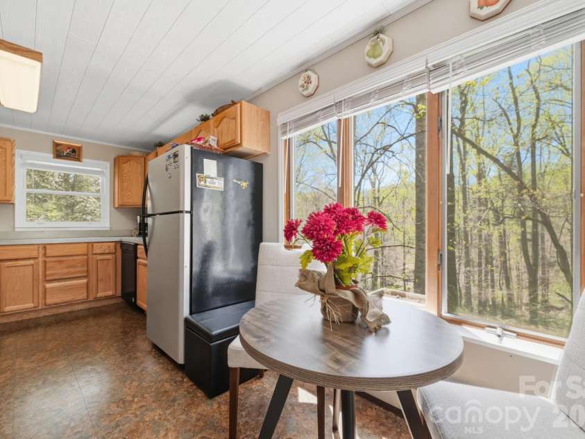 806 Dogwood Drive, Boone, NC 28607.  MLS# CAR4373905, YatesRealty ID 17509. 