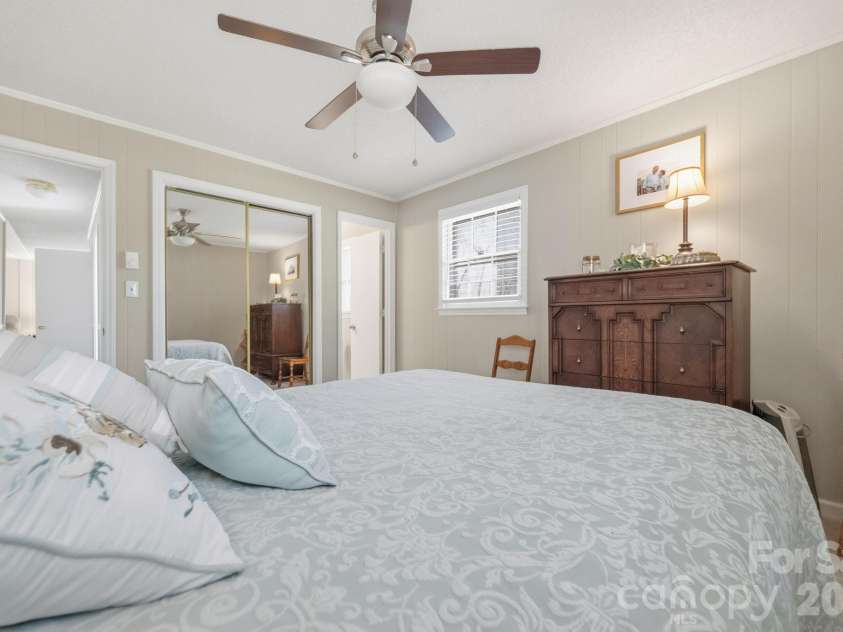 806 Dogwood Drive, Boone, NC 28607.  MLS# CAR4373905, YatesRealty ID 17509. 