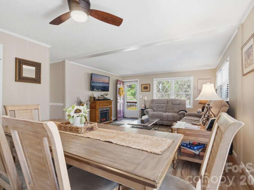 806 Dogwood Drive, Boone, NC 28607.  MLS# CAR4373905, YatesRealty ID 17509. 