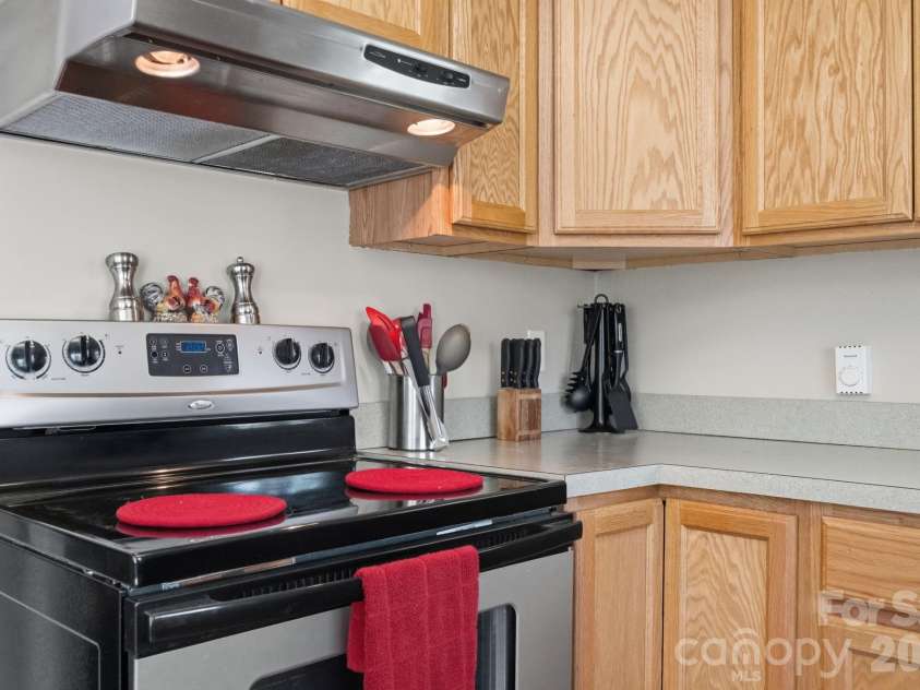 806 Dogwood Drive, Boone, NC 28607.  MLS# CAR4373905, YatesRealty ID 17509. 