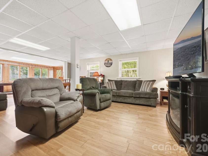 806 Dogwood Drive, Boone, NC 28607.  MLS# CAR4373905, YatesRealty ID 17509. 