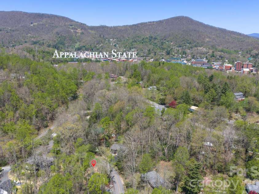 806 Dogwood Drive, Boone, NC 28607.  MLS# CAR4373905, YatesRealty ID 17509. 