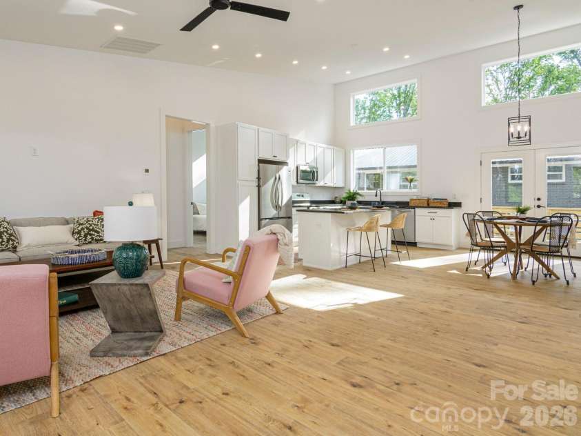 116 Shady Oak Drive, Asheville, NC 28803.  MLS# CAR4362562, YatesRealty ID 17510. 