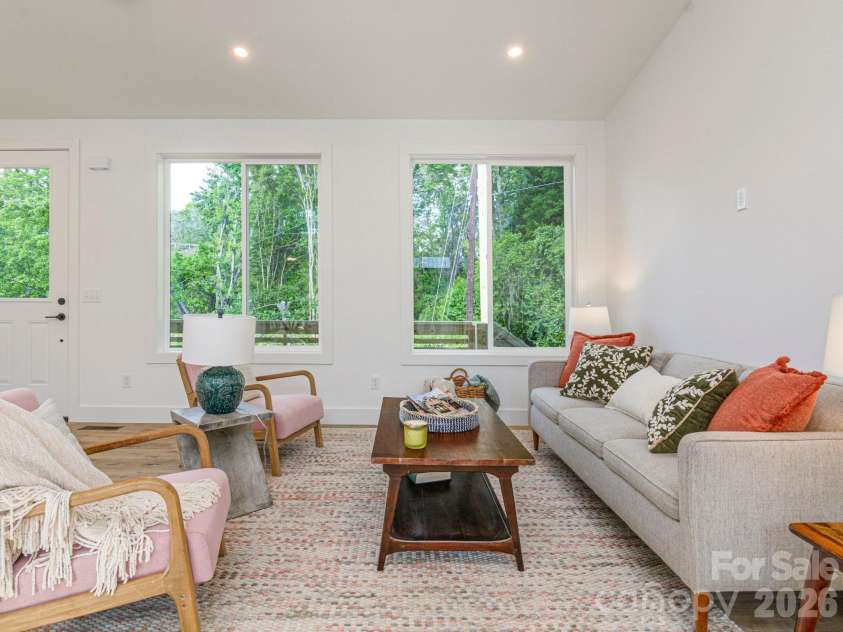 116 Shady Oak Drive, Asheville, NC 28803.  MLS# CAR4362562, YatesRealty ID 17510. 