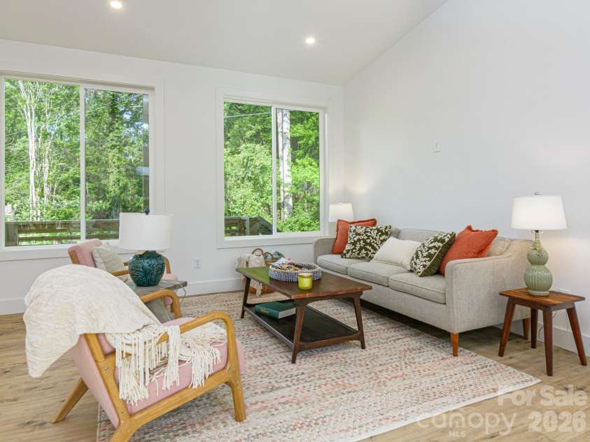 116 Shady Oak Drive, Asheville, NC 28803.  MLS# CAR4362562, YatesRealty ID 17510. 