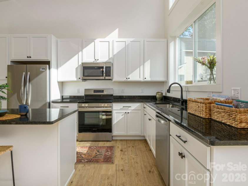 116 Shady Oak Drive, Asheville, NC 28803.  MLS# CAR4362562, YatesRealty ID 17510. 