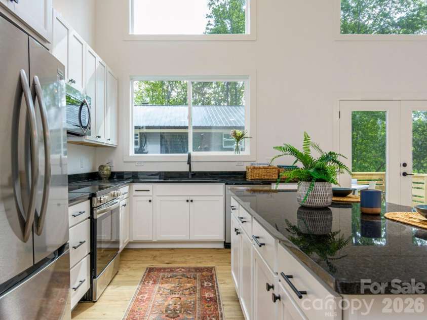 116 Shady Oak Drive, Asheville, NC 28803.  MLS# CAR4362562, YatesRealty ID 17510. 