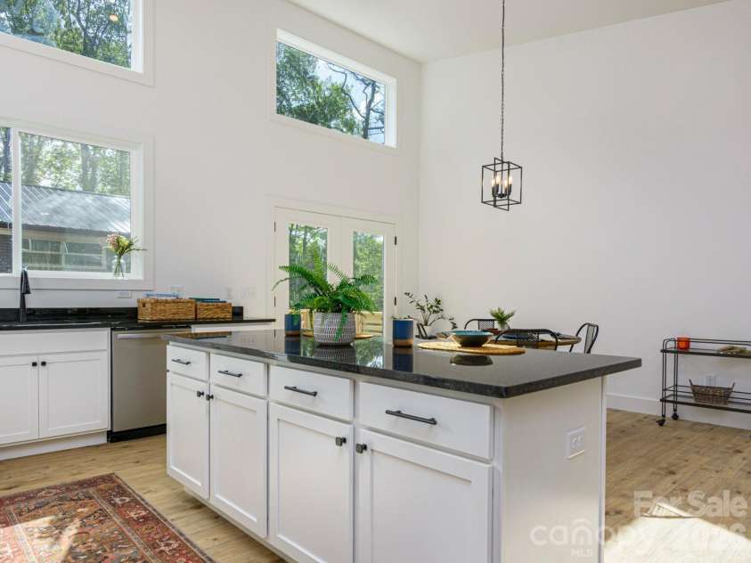 116 Shady Oak Drive, Asheville, NC 28803.  MLS# CAR4362562, YatesRealty ID 17510. 
